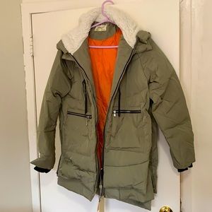 THE famous Amazon jacket In army green. Never worn